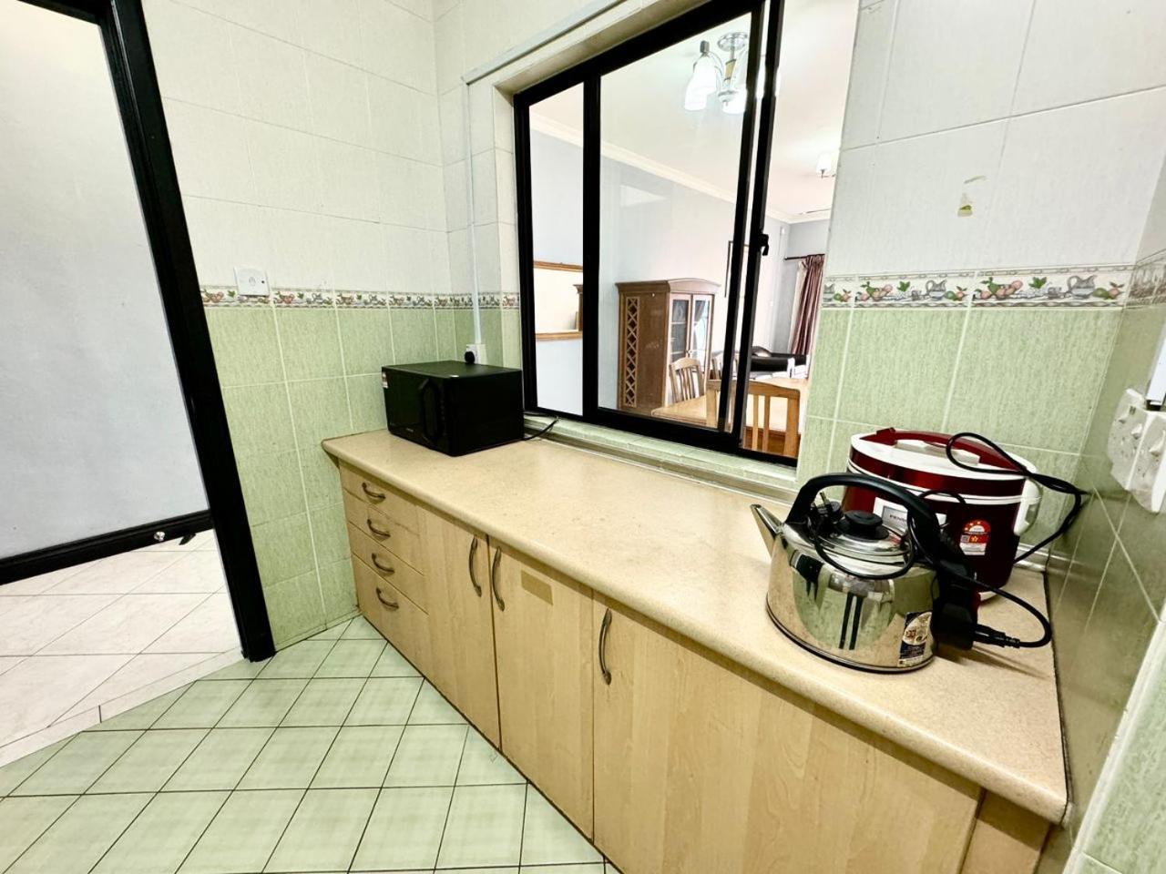Marina Court Vacation Home 3 Bedrooms - Kota Kinabalu Luaran gambar